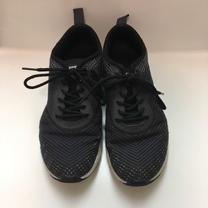 nike max thea black and pattern